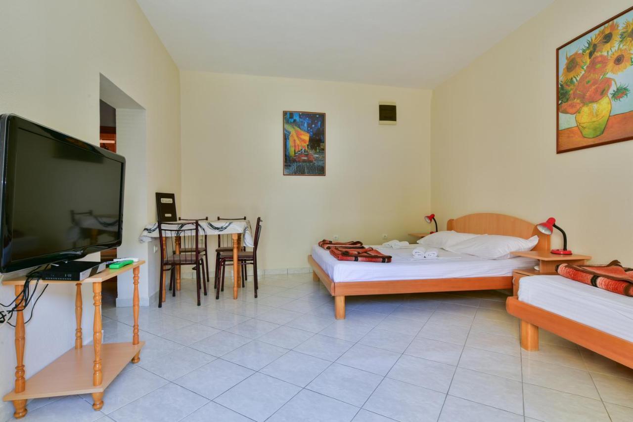Apartments Srzentic Petrovazzo Esterno foto